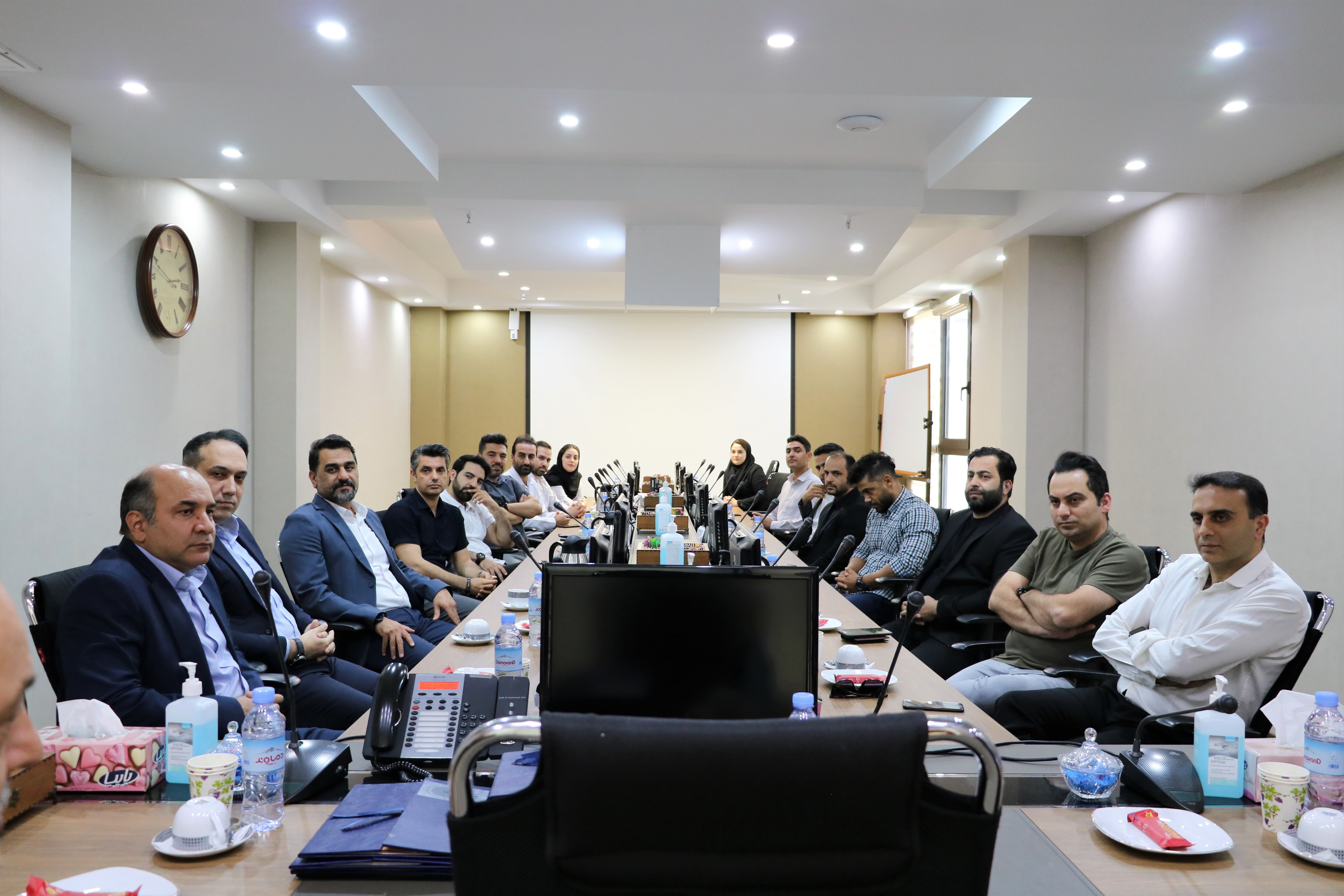 
				تقدیر از بازیکنان تیم‌های ورزشی شرکت در جام انفورماتیک
